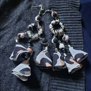 Plunder long leopard pattern print earrings